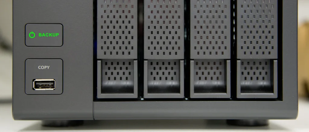 Mehr über den Artikel erfahren Backup-Strategien für kleine Unternehmen: Die 3-2-1-Regel einfach erklärt